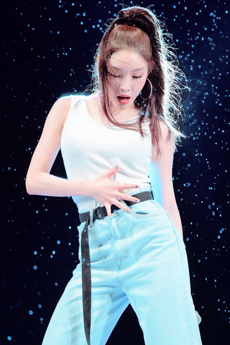 fleurglobal's tweet photo. ( 𝗛𝗤 ) ♡ 𝟮𝟮𝟬𝟳𝟮𝟯 🐿 
𝖸𝖠𝖭𝖠: 𝟣𝖲𝖳 𝖥𝖠𝖭𝖬𝖤𝖤𝖳

🏷️ #𝗬𝗔𝗡𝗔 · #𝗙𝗟𝗘𝗨𝗥 · #플뢰르 https://t.co/ye8TEovg4B