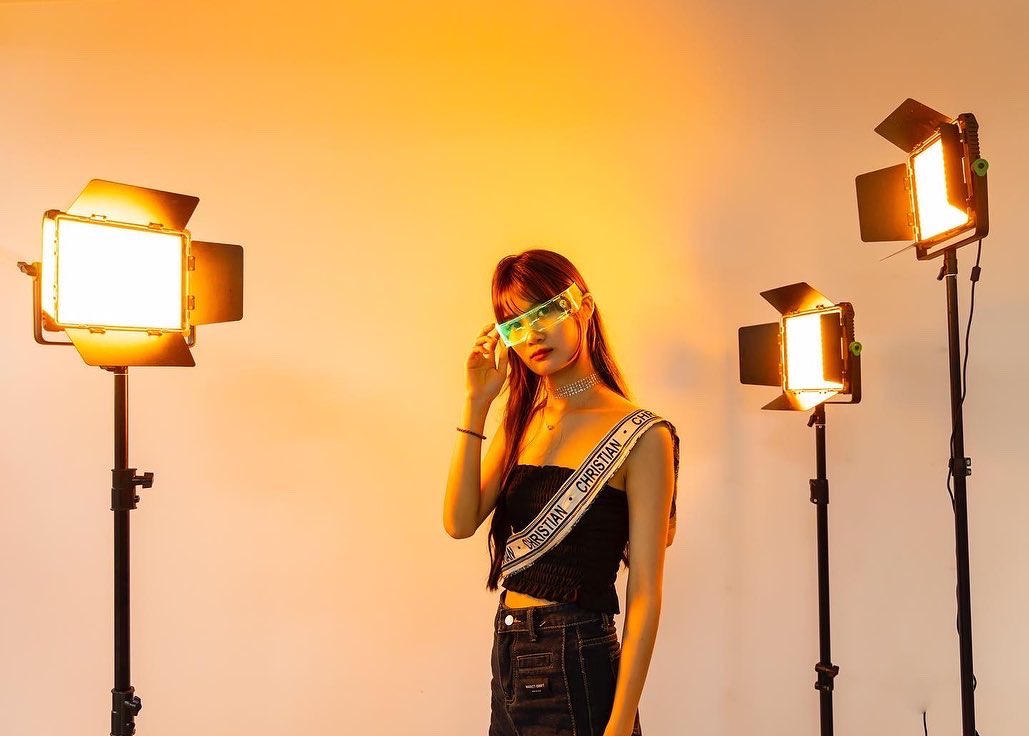 weeylite's tweet photo. Weeylite WP35 Full Color RGB LED Panel Light 丨It is great for creating different scene atmospheres，and brings you more creative inspiration.✨

#ViltroxWeeylite #weeylitewp35 #rgbled #ledpanel #viltroxlighting #videolight #filmlighting #photographylighting #lightdesign https://t.co/2Cw5Gq9lea