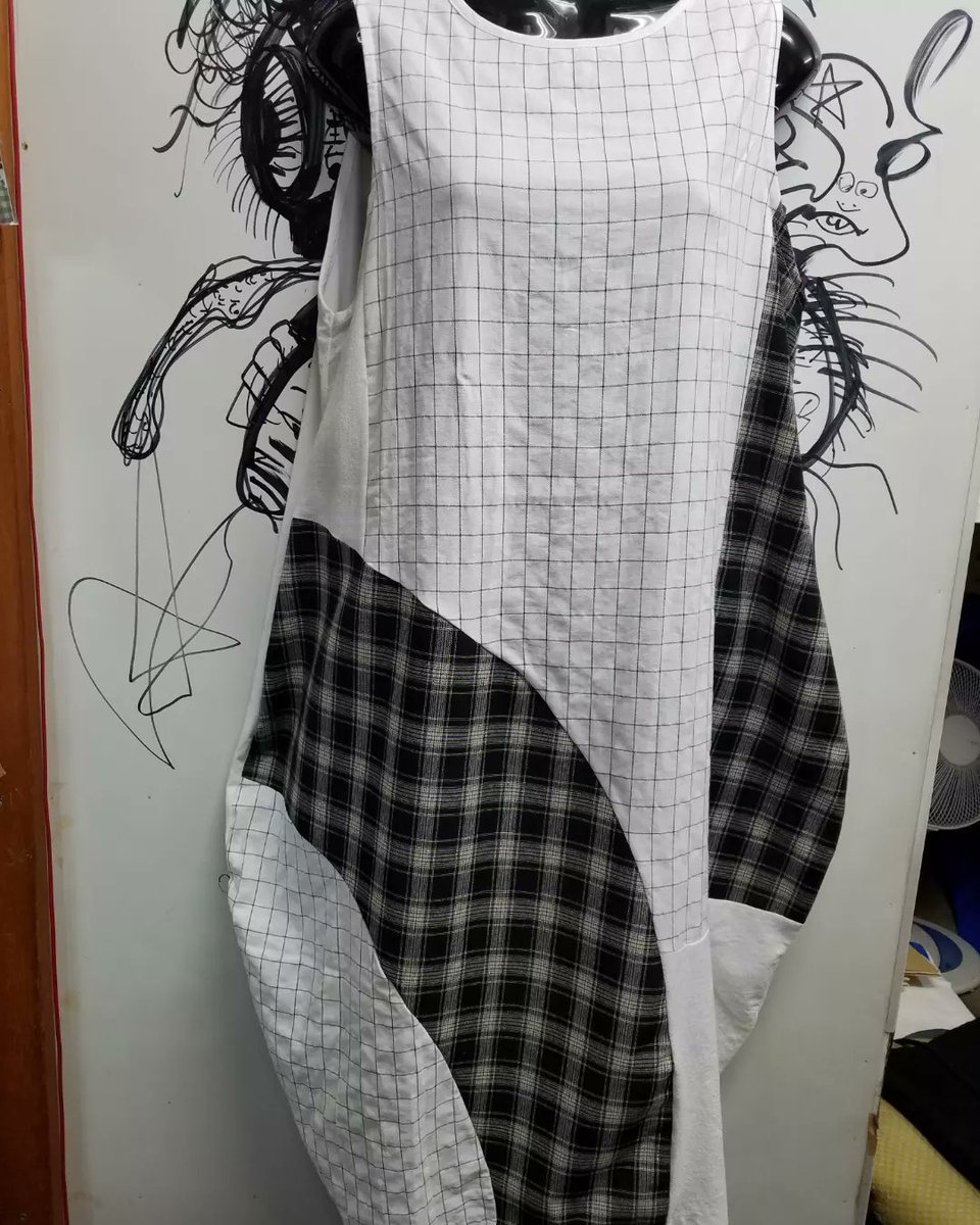 honmokuoz's tweet photo. #FISHON本牧今日も釣れてるよ #マリンFM  孫が学校から持ち帰ったアサガオが開花…昔は行燈仕立てにツルを巻き付けてたのに…品種改良が進みツル無し植物が多くなった…時代ですな。掲載Pは人気シリーズのワンピース。綿100%の涼しさ限定赤プライスから更に半額中! #輸出入衣料雑貨本牧OZ #USA直輸入 https://t.co/3m2rHMNzKa