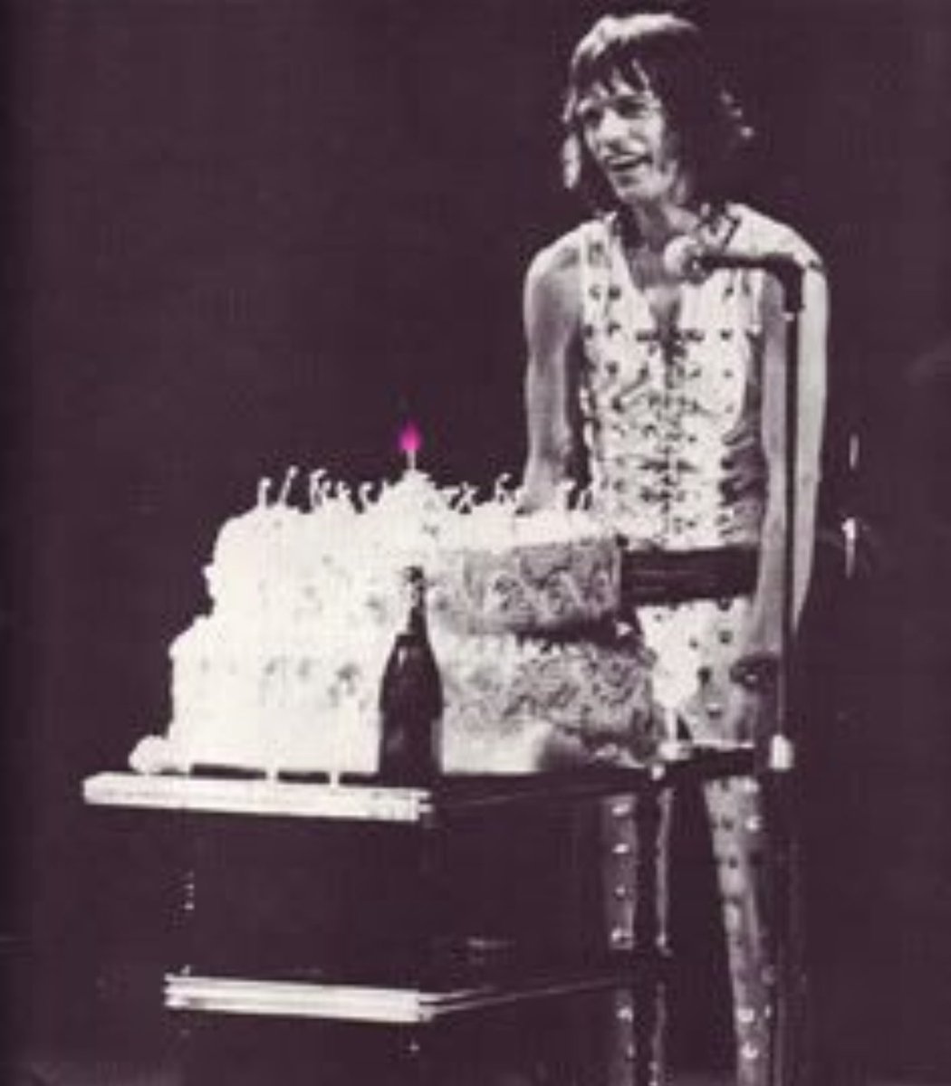 denajag's tweet photo. 🎁Happy *Early* Birthday🎈 #26July #GreatestFrontMan #79yearsyoung @MickJagger #born1943 https://t.co/p78FzO46XM
