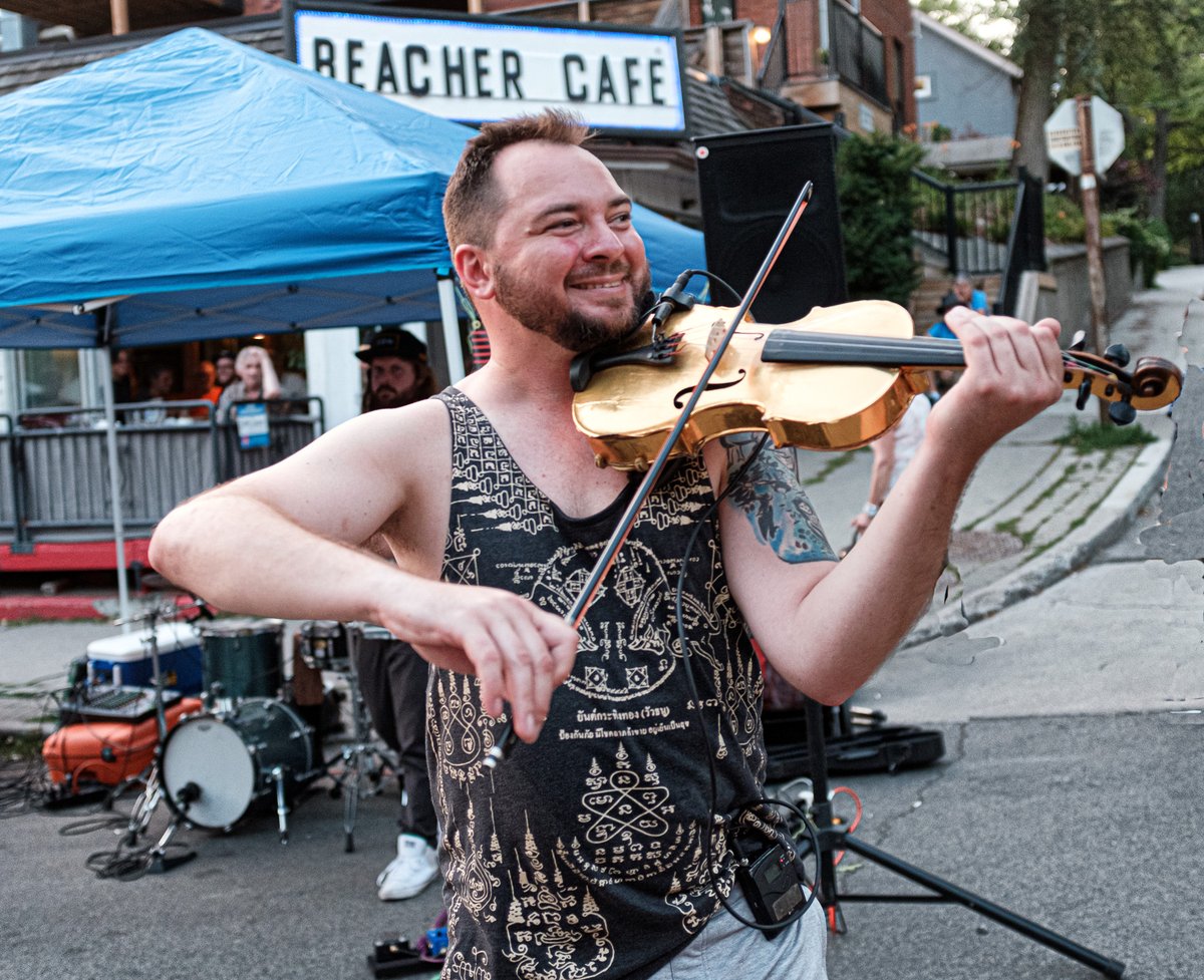 syncros's tweet photo. Dr Draw, happy to be back and in his element during his 17th year performing at the @beachesjazz Streetfest. #DrDraw https://t.co/FOiL7KL1Ys