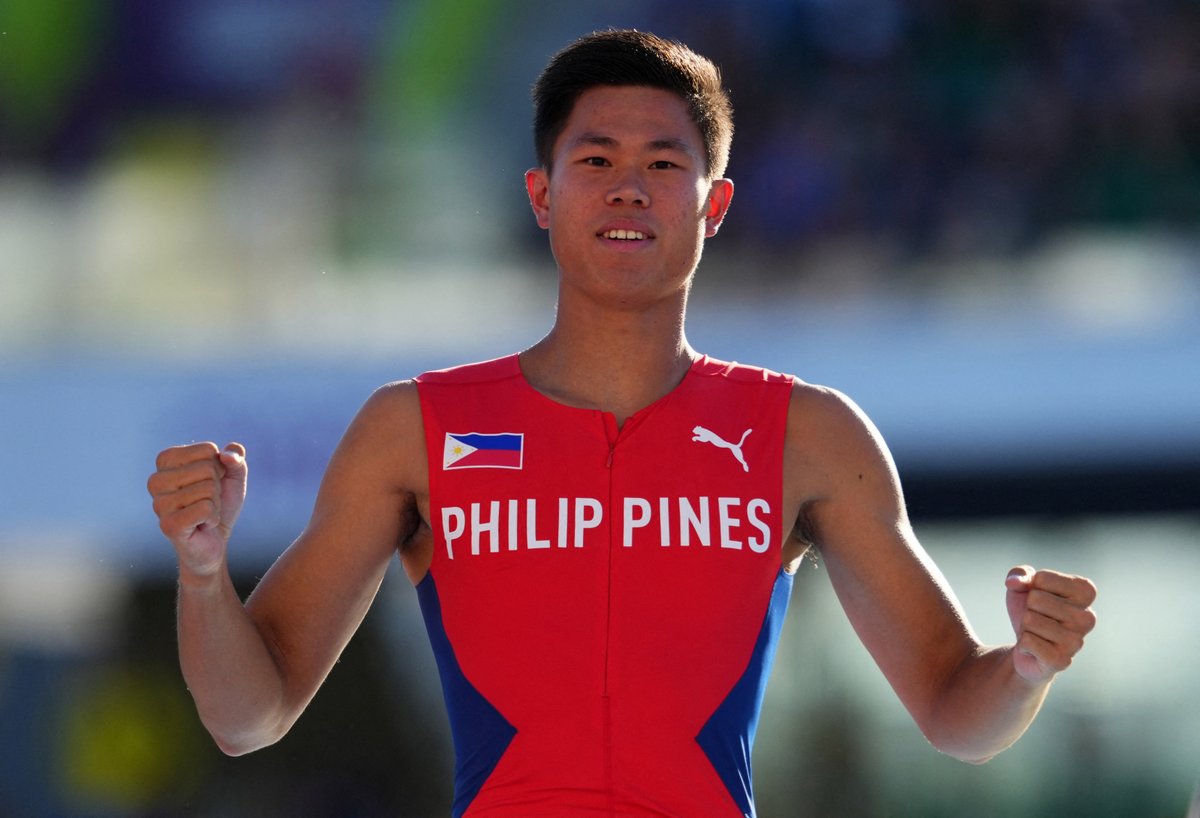 RapplerSports's tweet photo. JUST IN: EJ Obiena captures bronze in men's pole vault in the World Athletics Championships in Oregon, USA! 

He becomes the first Filipino to win a medal in the worlds as he resets his Asian record with a clearance of 5.94 meters.

(Aleksandra Szmigiel/Reuters) https://t.co/7eI18hBIWk