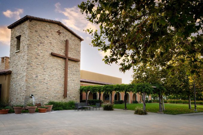 <a href="/OCObispo/">OCObispo</a>  Retweeted
La Fundación Católica Orange
<a href="/TheOCFoundation/">The Orange Catholic Foundation</a>
La OCF gustosamente facilitó una donación de acciones que benefició a la Iglesia St. Thomas More. Gracias padre Eugene por asegurar que este regalo construya el reino de Dios en su parroquia.