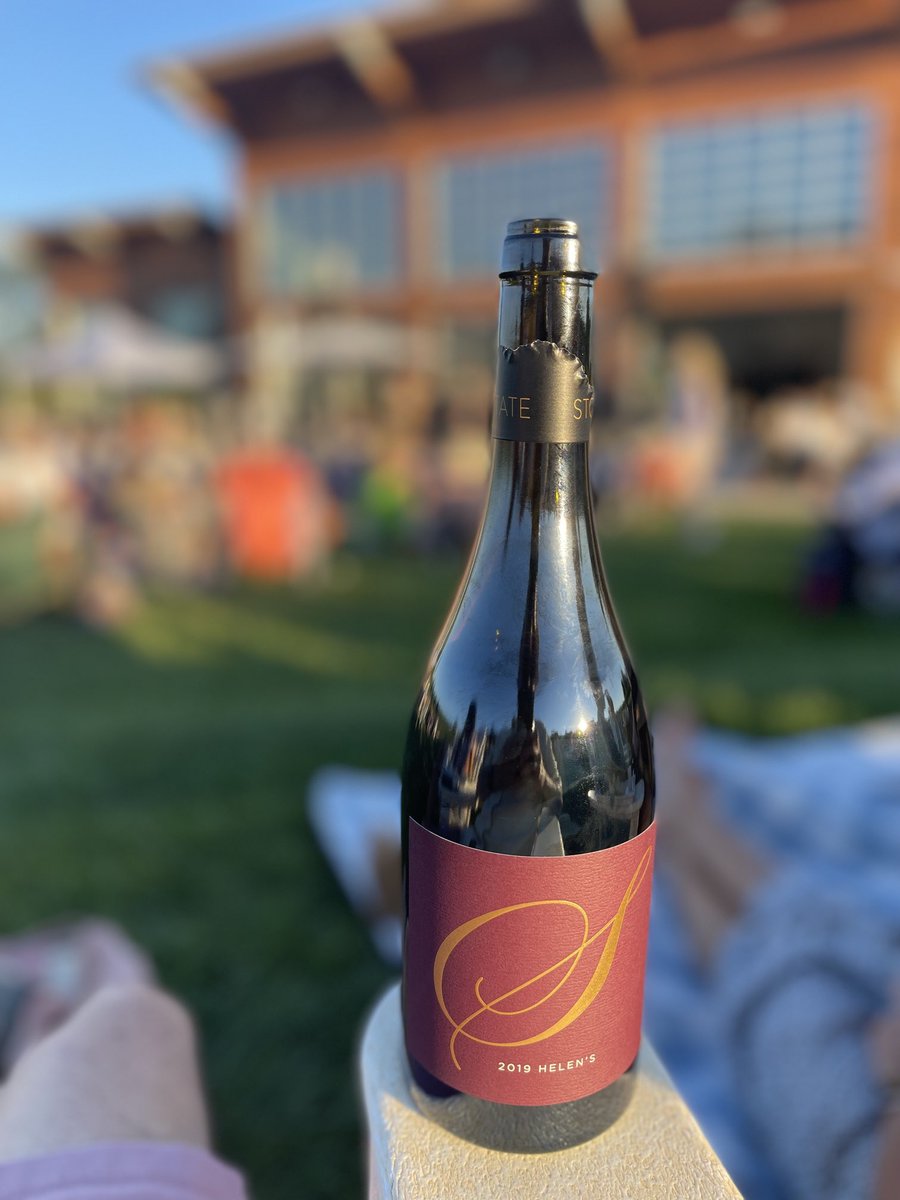 ⁦<a href="/StollerWine/">Stoller Family Estate</a>⁩ Not a bad sipper for a concert. Right ⁦<a href="/AMRockViolin/">Aaron Meyer</a>⁩ ??