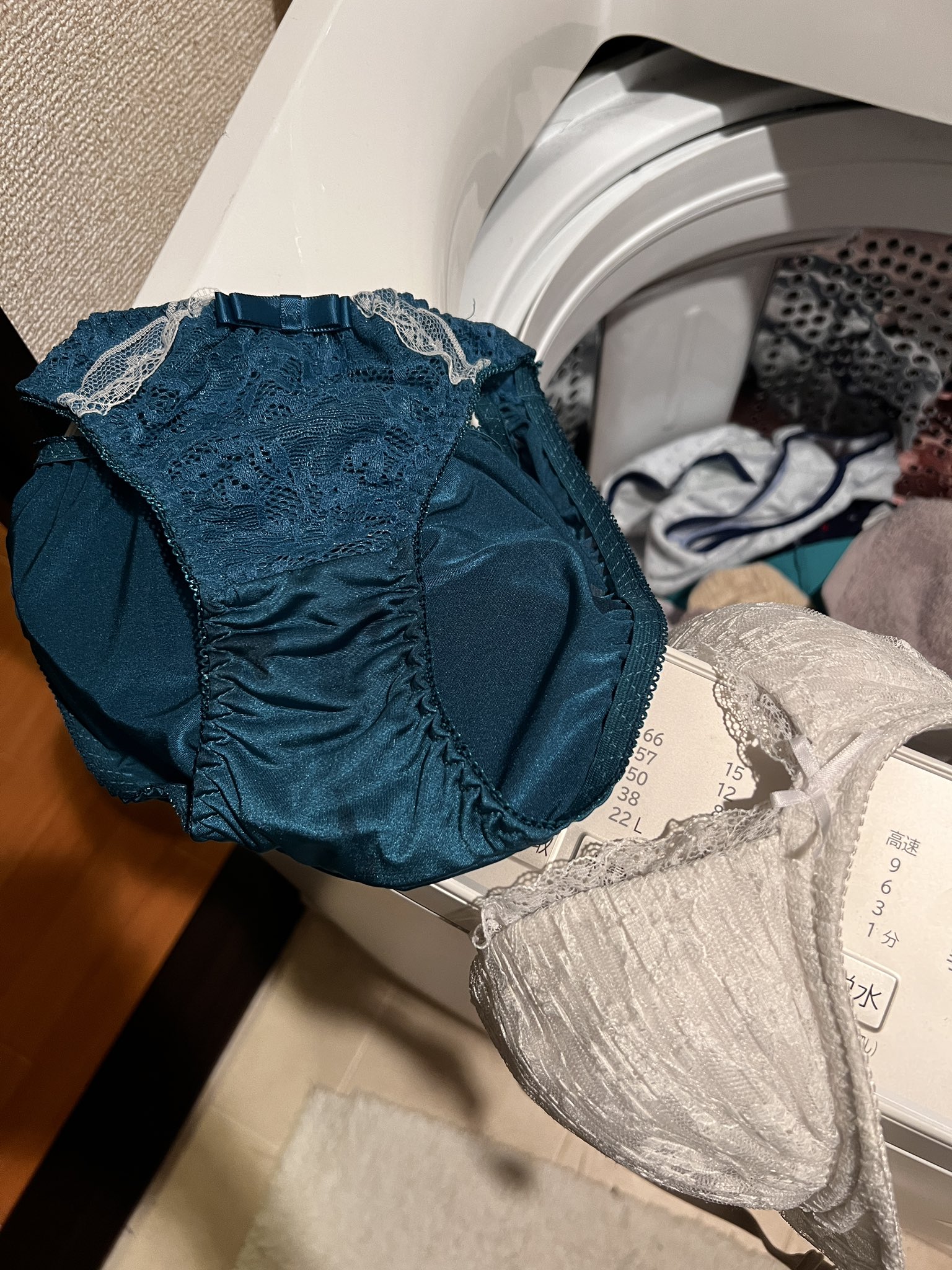 パンティ 晒し  / X