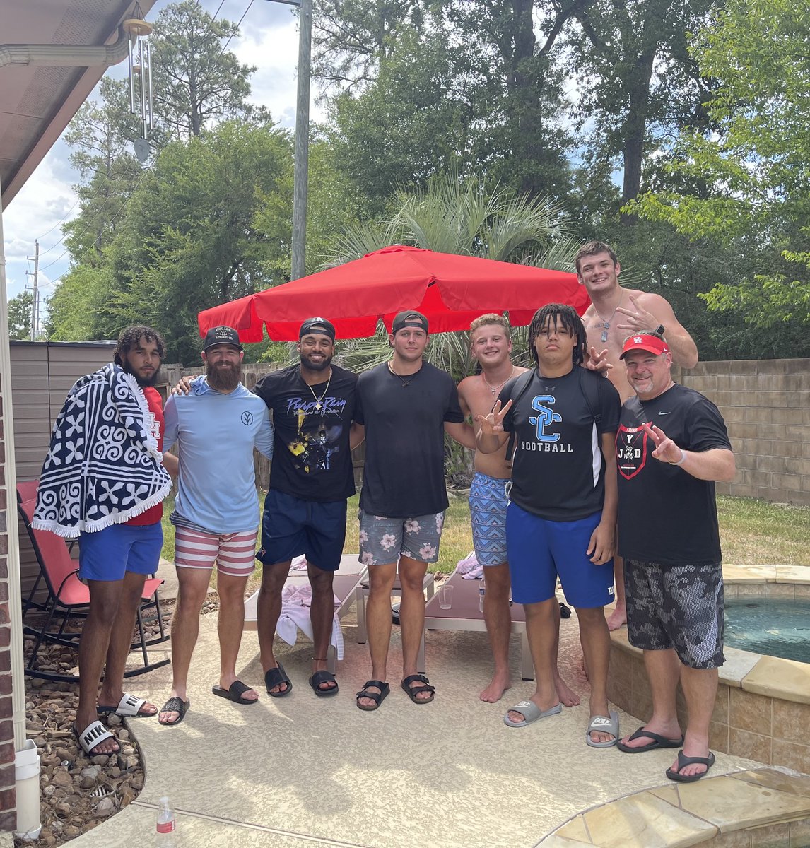 corbymeekins's tweet photo. Proud of these guys and their hard work! We had some great FAMILY time today! Canโt wait to watch them ball this year! Blessed to have 2 Y-Dog alums with us today @ShaneCreamer @seth_mgreen Best of luck with the @HoustonTexans as camp starts Seth! #YDogs #JYD #hoUSton #GoCoogs https://t.co/OniwnNrb53