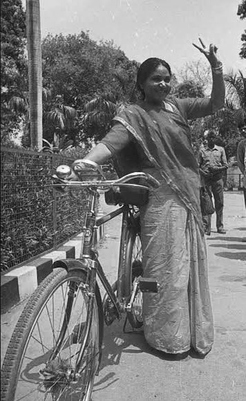 yadavakhilesh's tweet photo. समाजवादी पार्टी की पूर्व सांसद स्व. फूलन देवी जी की पुण्यतिथि पर शत शत नमन एवं विनम्र श्रद्धांजलि। https://t.co/N3LlgZ3dqi