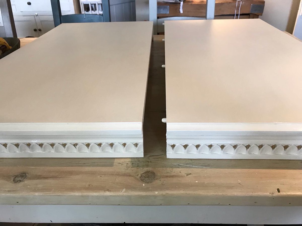 MarmaladeHouse's tweet photo. LOTS of French-style chairs & a large panelled table with gilt detailing, all finished this week and sent back to their lovely owners. Working with @anniesloanhome Satin Paint in #oldwhite with aged gilt leaf. A large, but lovely project to have worked on #commission #happy https://t.co/h7CQjU5WNd