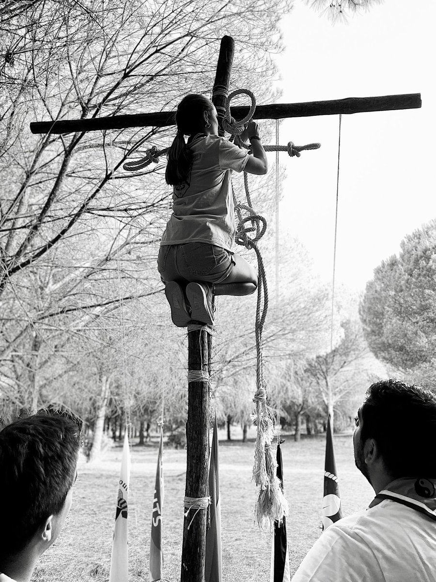 Nuestros <a href="/scoutslasalle/">GSC La Salle Córdoba ⚜️</a> se encuentra de campamento en Arcos de la Frontera. Ayer celebraron la ceremonia de promesas scout. En la que scout adultos se comprometen con este estilo de vida. Además, con el nuevo capellán de <a href="/LASALLEARCOS/">LA SALLE ARCOS FMB</a> D. Iván Carrera, disfrutaron de la Eucaristía