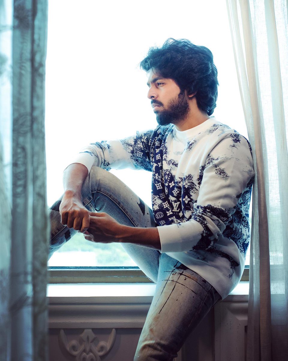 raagadotcom's tweet photo. Charming @gvprakash 😍
#gvprakash #gvprakashsongs #gvp #music #BestBackgroundScore #NationalFilmAwards https://t.co/gELEkQYgMn