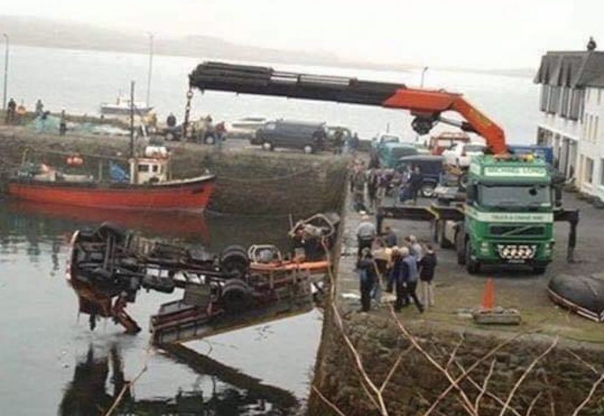 Out of Context Human Race tweet media