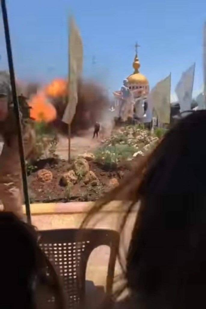 LeSommierRgis's tweet photo. #Syrie. Les chrétiens visés dans l’indifférence. Dimanche 24 juillet, dans la ville de Squelbyieh, la cérémonie d’inauguration de La Chapelle sainte Sophie (grec orthodoxe) a été la cible d’une attaque de drone. 2 personnes sont mortes et 12 autres blessées… https://t.co/zwb6FS4yS2