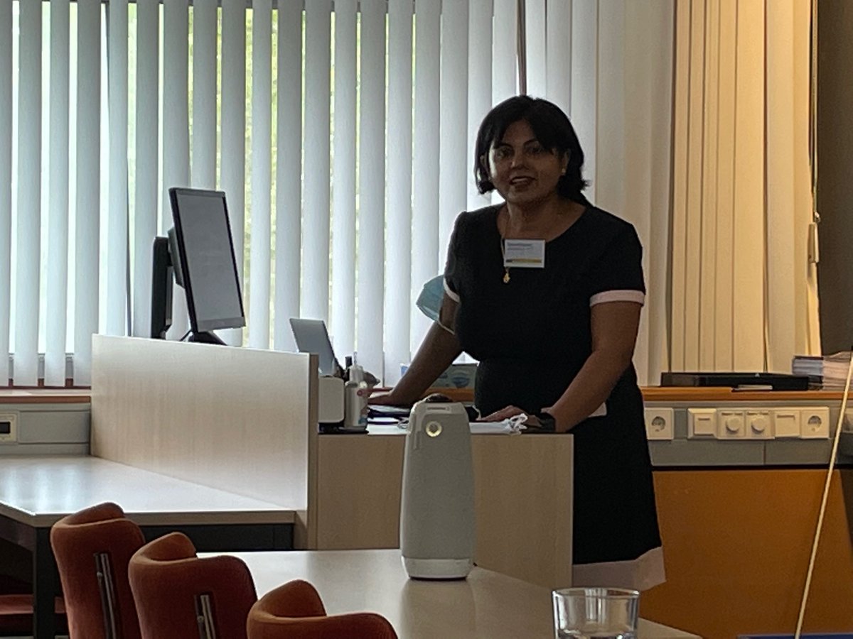 Astro_Wright's tweet photo. First up is @sukanya_X giving an overview of the workshop. #LCGalacticDynamics https://t.co/KzGDAZEJxP