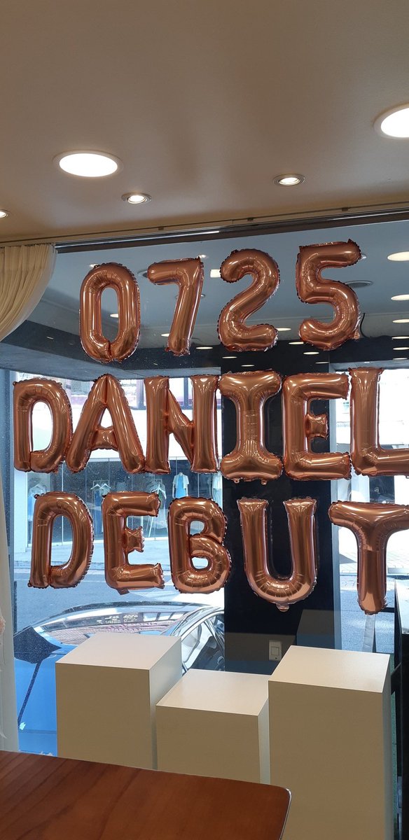 wZAjGCKMshm8nZF's tweet photo. 다니엘 축하해❤
#강아지_3년이면_꽃말을_읊는다 
#forever_and_ever_with_Daniel https://t.co/Tb5EkiKC7d