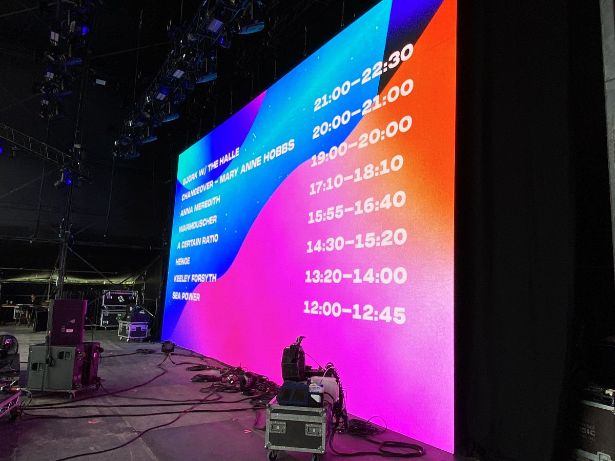 Dojo007's tweet photo. All round good weekend I think?@bluedotfestival met the lovely @chris_hawkins @maryannehobbs @warmduscherr brief catchups with @tommychap01 @markemoon played a kick-ass main stage set with @acrmcr & my 2 (their first festival) got to experience all this… #ACRLive https://t.co/mKR98srIlS
