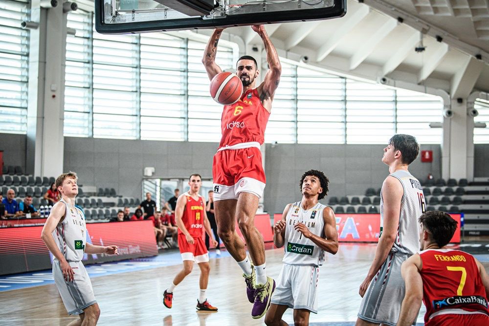 🇪🇸Aitor Etxeguren ha sido el pívot titular de la Selección Campeona de Europa #U20.
<a href="/aitoretxeee/">Aitor Etxeguren Gonzalez</a> promedió 7’1 puntos, 3’3 rebotes, 0’6 asistencias y 0’7 tapones para un total 9’3 de valoración y un +13’1 con él en pista.

Os traemos sus mejores acciones👇🏻
youtu.be/yG8VSJX-Lgk