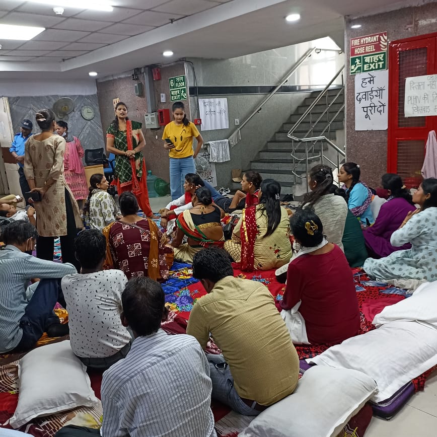 tabassum_b's tweet photo. Indefinite protest by HIV patients continues outside NACO. Patients are camping outside the office day and night demanding antiretroviral drugs. Yesterday Delhi police was called to move the patients. The plight this time is worst in recent years @scroll_in https://t.co/4FH0O4YtXz
