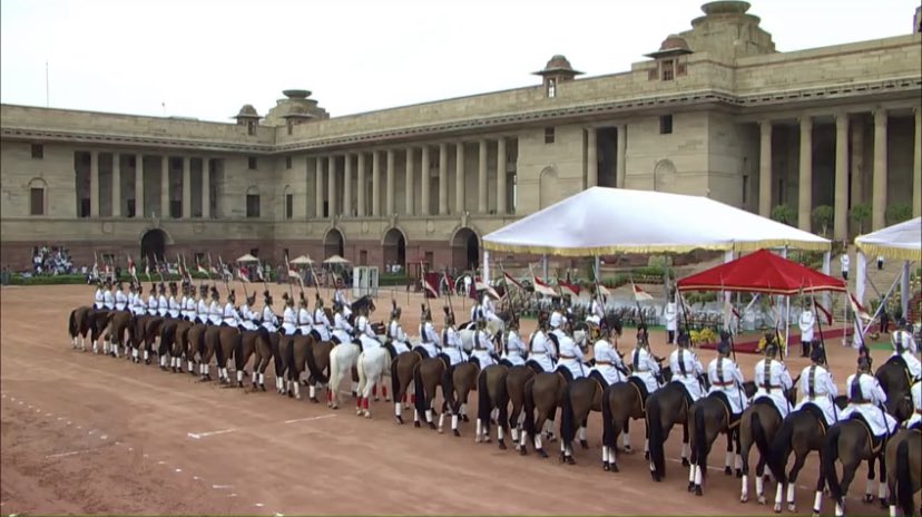 Profdilipmandal's tweet image. राष्ट्रपति अंगरक्षक रेजिमेंट भारतीय सेना की सबसे पुरानी रेजिमेंट है। इसे अब सभी जातियों और धर्मों के लिए खोल देना चाहिए। सिर्फ तीन समुदायों को इसमें लेने का ब्रिटिश सेना का नियम बदलने का समय आ गया है। @adgpi @rajnathsingh @narendramodi @rashtrapatibhvn