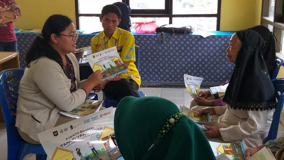 SNVIndonesia's tweet photo. Pushing toward #safelymanaged #behaviouralchange for #watersecurity in #metro #lampung, last week SNV and the city’s environmental office carried out promotional session on watertight #septictank usage to improve underground water quality and minimize #fecalmatter #contamination https://t.co/HSaLPfwEgR