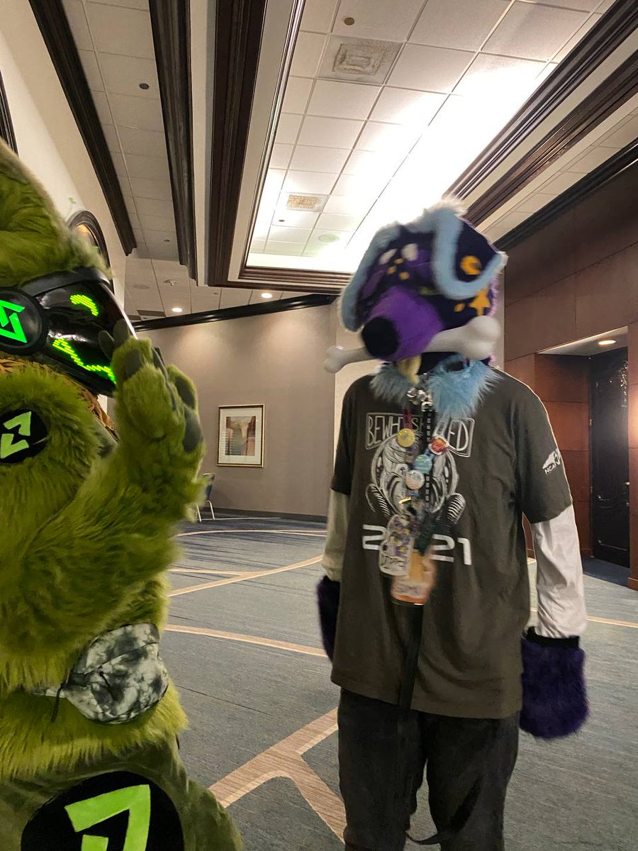 Up high, Down low, TOO SLOW! 
Hey! congrats! you made it Friday! I knew you could do it, I'm so proud of you!

#fursuiter #fursuit #furryfandom #FursuitFriday 

🥦🤖: <a href="/ViridianProto/">Viridian 🌱💾</a>