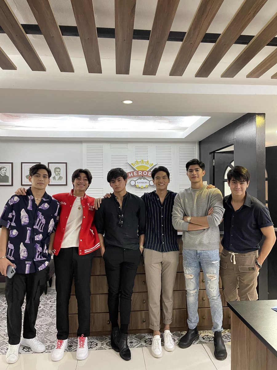 #Sparkada's #LarkinCastor (<a href="/LarkinCastor/">Larkin</a>), #SeanLucas, #RaheelBhyria (<a href="/kleanpapi/">Raheel Bhyria 💹🧲</a>), #MichaelSager (<a href="/michaelsager_/">Michael Sager</a>), #AnjayAnson (<a href="/AnsonAnjay/">Anjay Anson</a>) and #KimPerez (<a href="/mrkimperez/">Kim Perez</a>) get haircuts and grooming services from Heroes Barbers in Quezon City in preparation for the #GMAGalaNight! 🤗