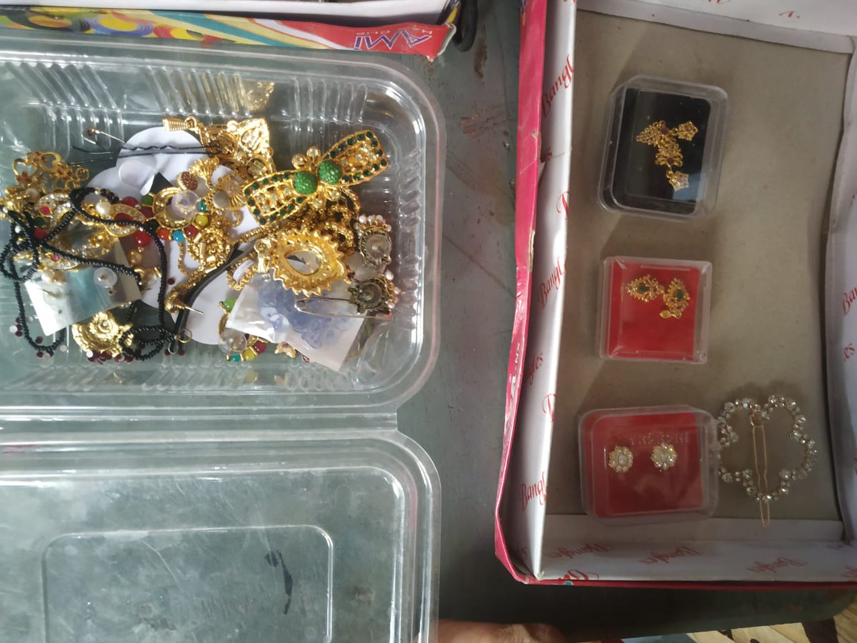 MahilaMoney's tweet photo. She does a one-gram gold jewelry business in Guntur, Andhra Pradesh. Took the loan amount so she could buy extra inventory in one go to bump up the rotation. She also does trading in stocks. We are rooting for her. Are you? #MMUserStories https://t.co/dy8U3o9k9Y