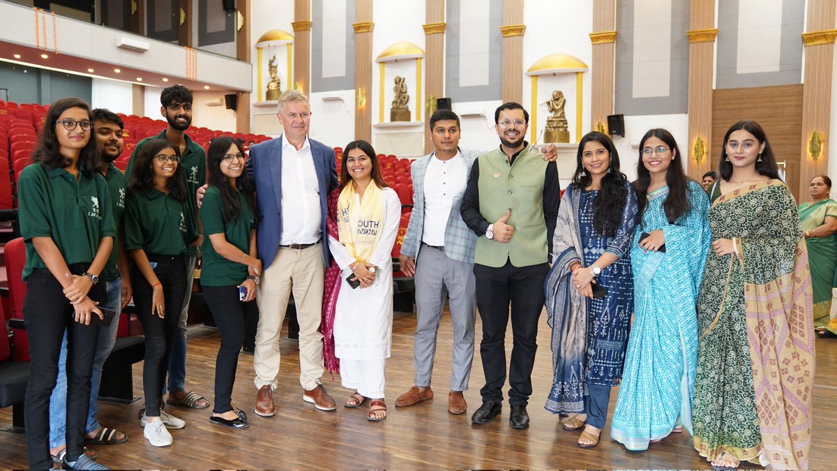 Shivani32675002's tweet photo. You are a great person. Your words are so powerful and encouraging. It was a pleasure meeting you @ErikSolheim Sir✨ @rha_india 💚 @SPragat @TanishaPandit3 https://t.co/k9r6wq4HX6