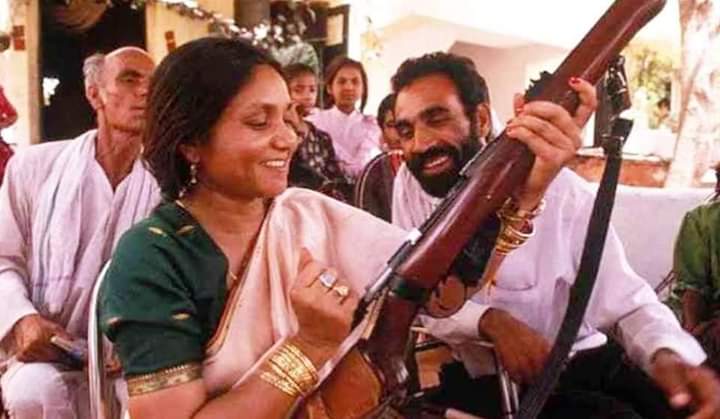अत्याचार व शोषण के खिलाफ़ अपनी आवाज़ बुलंद करने वाली सामाजिक न्याय की योद्धा,  स्व. फूलन देवी जी की पुण्यतिथि पर भावभीनी श्रद्धांजलि। 
आज फिर एक नारी अन्याय व शोषण के खिलाफ लड़ रही हैं ऐसी नारी <a href="/Bhagvatee_bhil/">भगवती भील</a> को दिल से जोहार
#फूलन_देवी_अमर_रहे 
#भगवती_भील