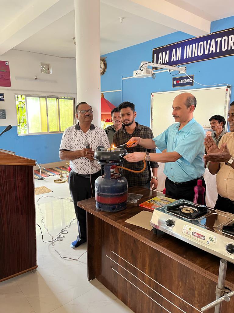 INDANE_ODISHA's tweet photo. A safety clinic was organised at Saraswati Shishu Mandir, Jagda,Rourkela attended by DLH, SIDO. Promotion of Composite Cylinder as well as its benefits were shared with the students and teachers. A demo on safe usage of FTL with its Cooktop was also demonstrated. https://t.co/mv5tmjr3se