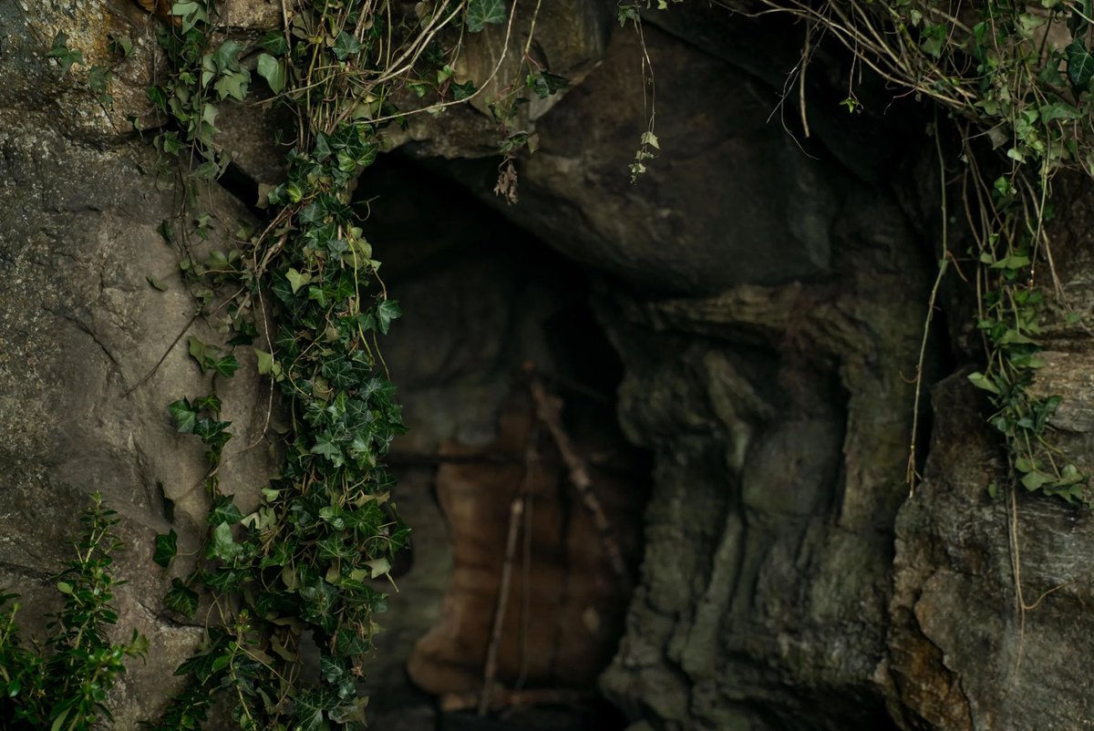 FamousLassWords's tweet photo. The Dunbonnet’s cave.
#Outlander #JamieFraser #SamHeughan #Starz #Lionsgate #Sonypictures #dunbonnet #macdubh #redjamie #Lallybroch #Scotland https://t.co/Lp2gQyfxom