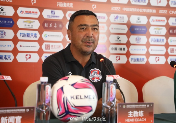 HotpotFootball's tweet photo. BREAKING

#ParhatAzimat, the head coach of #XinjiangTianshanLeopard, left the club. He led the team in 10 matches with 3 wins, 2 draws &amp; 5 losses. Assistant coach Ashar will serve as caretaker. He coached Xinjiang in 2020 and failed to lead the team stay in #ChinaLeagueOne. https://t.co/AJV9UGvwmt
