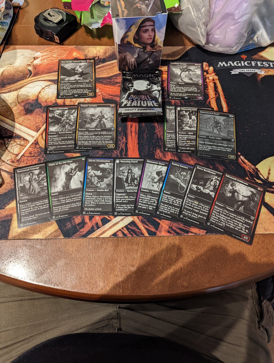 gamergalvan's tweet photo. I was given this and a bunch more goodies from @wizards_magic at #Comandfest today and it was an incredible end to a fantastic day of Magic the gathering https://t.co/YHQp4MrSkw