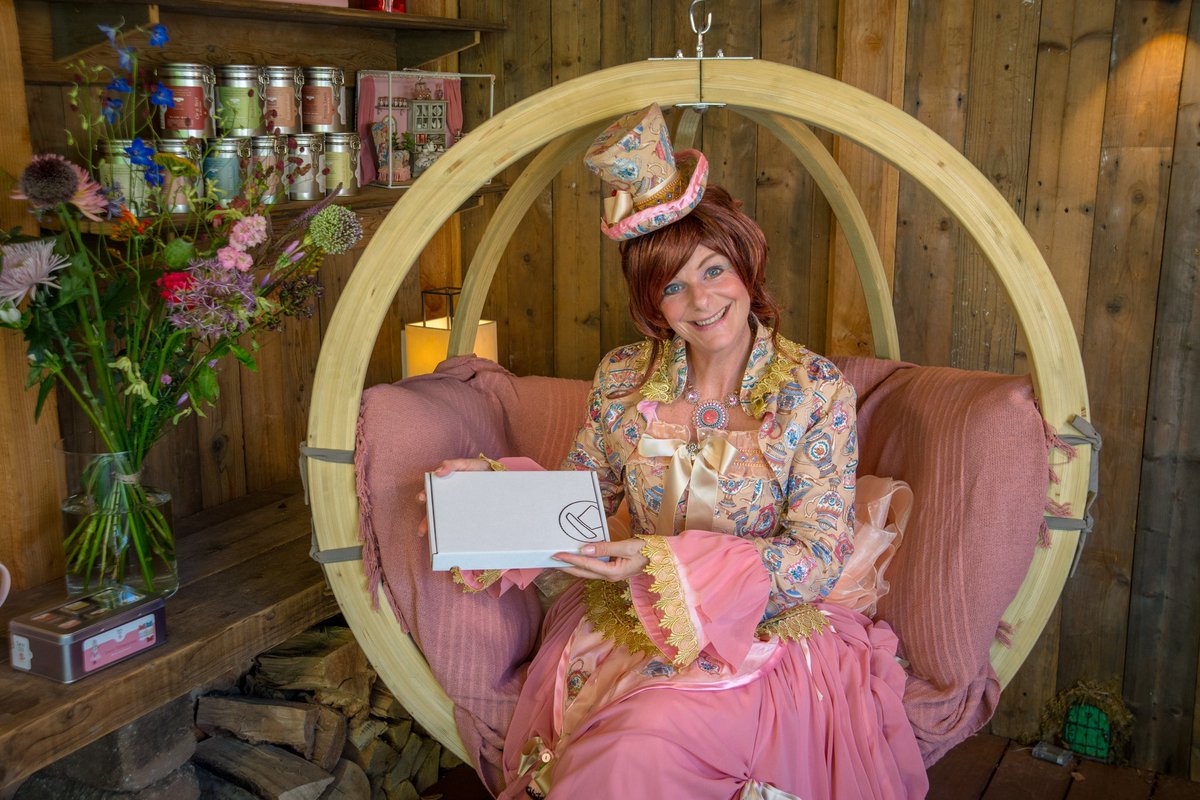 Tante TEEpost - Proef maar raak
Wil je ook kennis maken met mijn theelijn? Bestel dan nu: De Tante TEEpost bestaat uit zes uiteenlopende theesoorten: RooiBlos ZoetHart WitHeet Pittige Tante
Frisse Neus Pak-je Rust.
Welke is jouw favoriet? - 🌷liefs Tante TEE #theemeteenverhaal