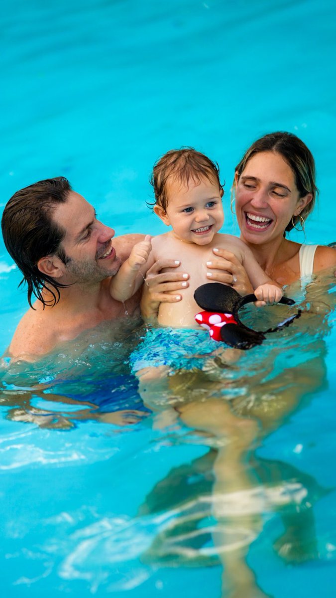 Una before y after de como quedo una foto tomada en un cumpleaños de bebe. ❤️🇵🇷