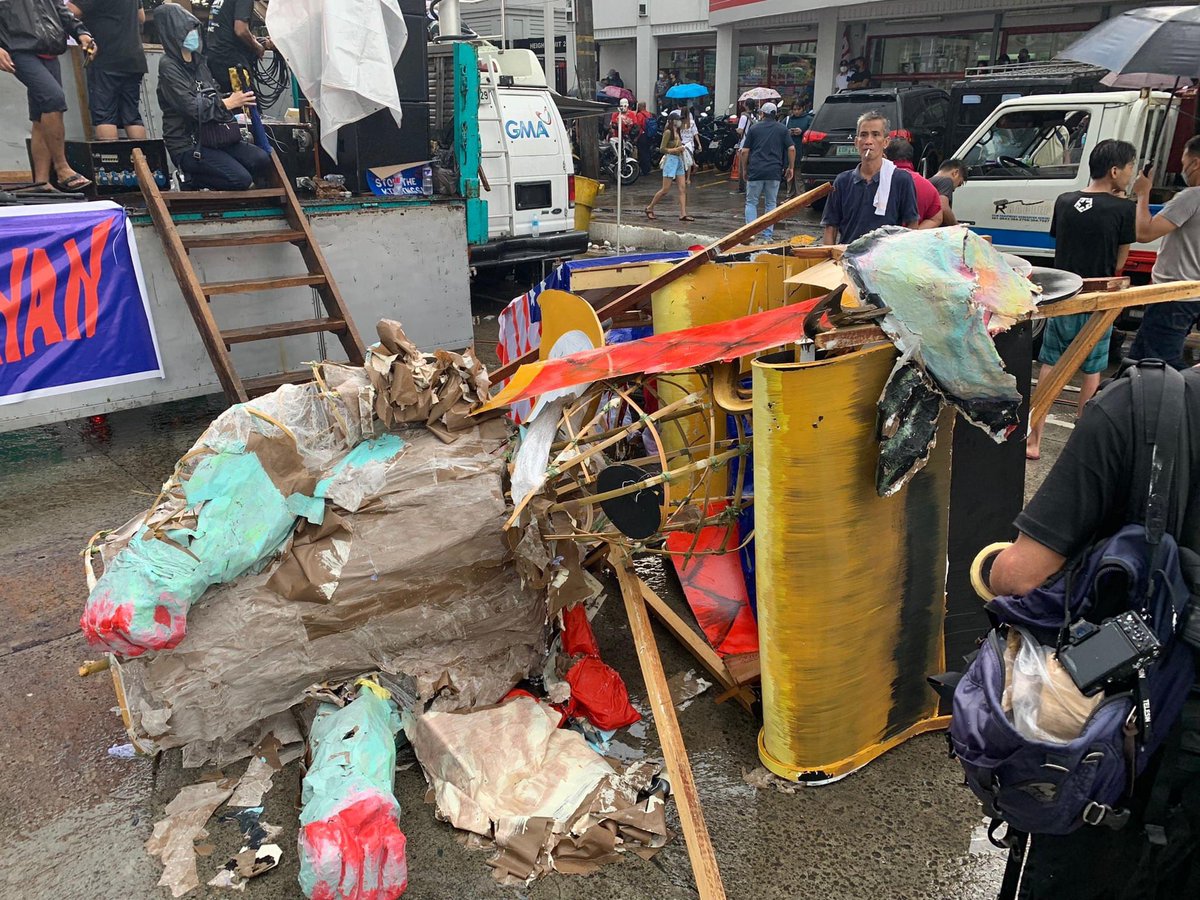 Even the heavens refuse to cooperate with you, the pests of Philippine society. 

Effigy down 😜

Heaven’s on the side of the 31M+ strong #Uniteam 

#PBBMSONA2022