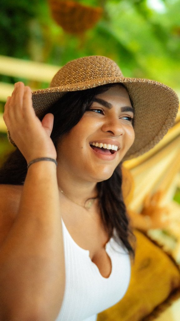 Before y after de una foto random de mi esposita ❤️🇵🇷