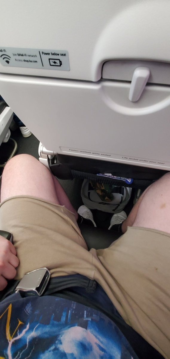 eliopdagod's tweet photo. EVERYBODY WANNA B 6'6" TILL U GOTTA BOARD A PLANE, OR THT SHIRT YOU RLLY LIKE DOESNT FIT, OR THE STORE AINT GOT SIZE 13 SHOES. FUCK. https://t.co/i4HLKZGVOs