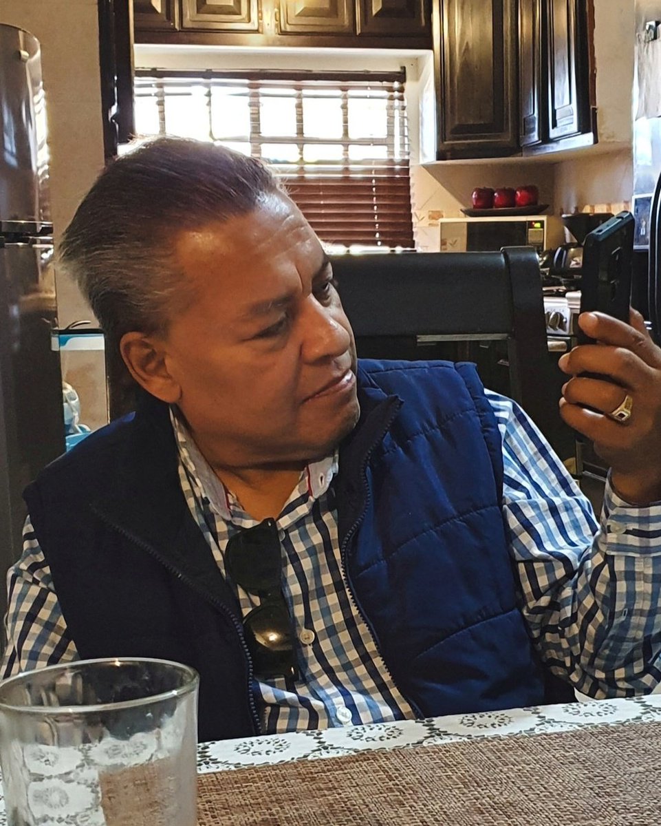 Domingo en la N y es inevitable extrañar ver llegar a mi viejo, bien arreglado y con toda la actitud nomás para estar con nosotros. Aunque yo sabía que no siempre se sentía al cien por su salud, él sonreía y bromeaba, buscando mantener el ánimo arriba. Este día se extraña más.