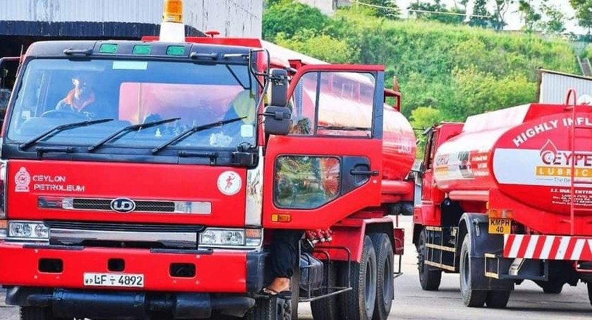 7,000 MT of fuel to be delivered today (25)

Details: news1st.lk/3cEiDs9

#SLnews #News1st #SriLanka #lka #CPC #Fuel #CEYPETCO #FillingStations #Diesel #Petrol #Distribute #QRsystem