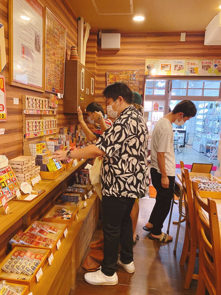 matchbou2009's tweet photo. 海に行こうと名古屋から
ランクル飛ばして（法定速度で）
ご来店の男子グループ
もちイケメン‼️‼️

大人買いも大人買い
たくさん買って頂き嵐のように海へ🏖

東海オンエアさんのYouTubeも
ご覧頂いてたようでした。
たくさんのマッチ
連れて帰ってくださり
ありがとうございました😊
また来てね〜 https://t.co/66KlYpmNyS