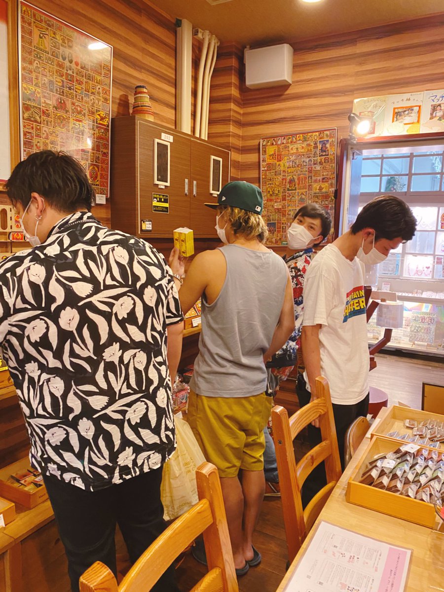matchbou2009's tweet photo. 海に行こうと名古屋から
ランクル飛ばして（法定速度で）
ご来店の男子グループ
もちイケメン‼️‼️

大人買いも大人買い
たくさん買って頂き嵐のように海へ🏖

東海オンエアさんのYouTubeも
ご覧頂いてたようでした。
たくさんのマッチ
連れて帰ってくださり
ありがとうございました😊
また来てね〜 https://t.co/66KlYpmNyS