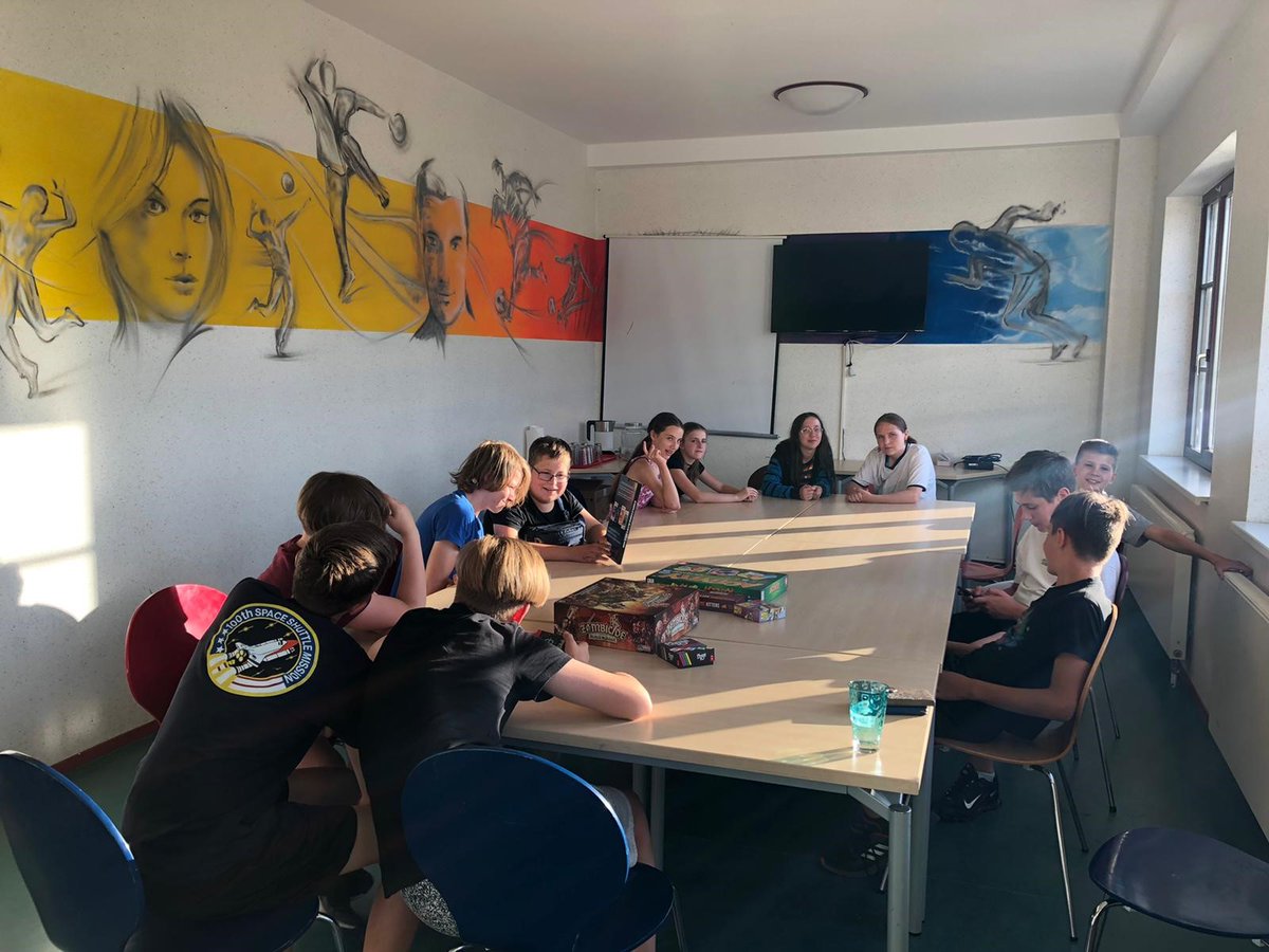 saalewirtschaft's tweet photo. + KREATIVES SPIELDESIGN +

Letzte Woche waren wir im Rahmen der Summerschool beim Games Camp beeindruckt von den Ergebnissen. 🤩
Ca. 20 Mädchen und Jungen im Alter von 12-18 Jahren nutzten die Chance, sich mit dem Thema "kreatives Game-Design" zu beschäftigen. 
#SaaleWirtschaft https://t.co/c2t1e0XfOW