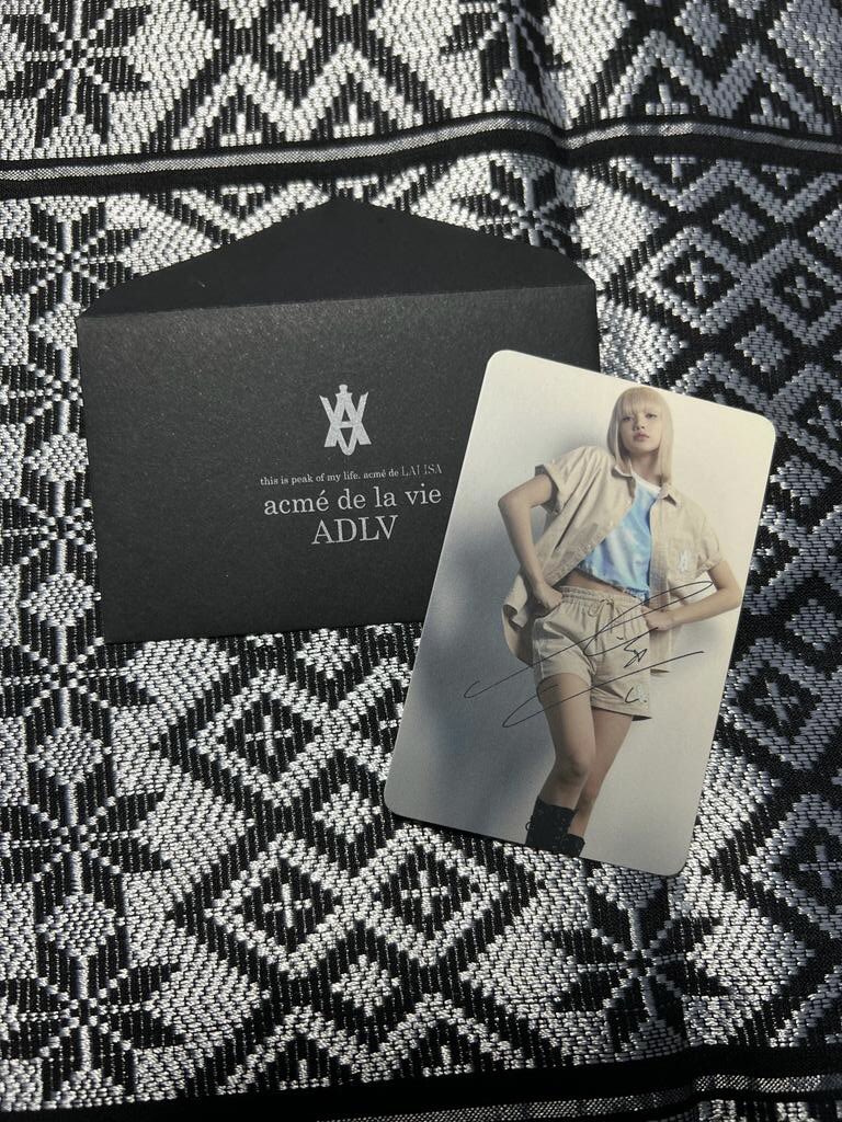 babysun__'s tweet photo. [WTS] LISA BLACPINK ADLV PC AND LOOKBOOK
PRICE : 
✅ PHOTOCARD 200k
✅ LOOKBOOK 150k
✅ SET 320k 

t. wts wtb lisa blackpink ADLV photocard lookbook #BLACKPINK #LISA #LALISA #photocard #adlv #BLACKPINKxPUBGM #zonaba #zonauangᅠ #Zonajajan #BLINKS https://t.co/Nu2oXhZs38