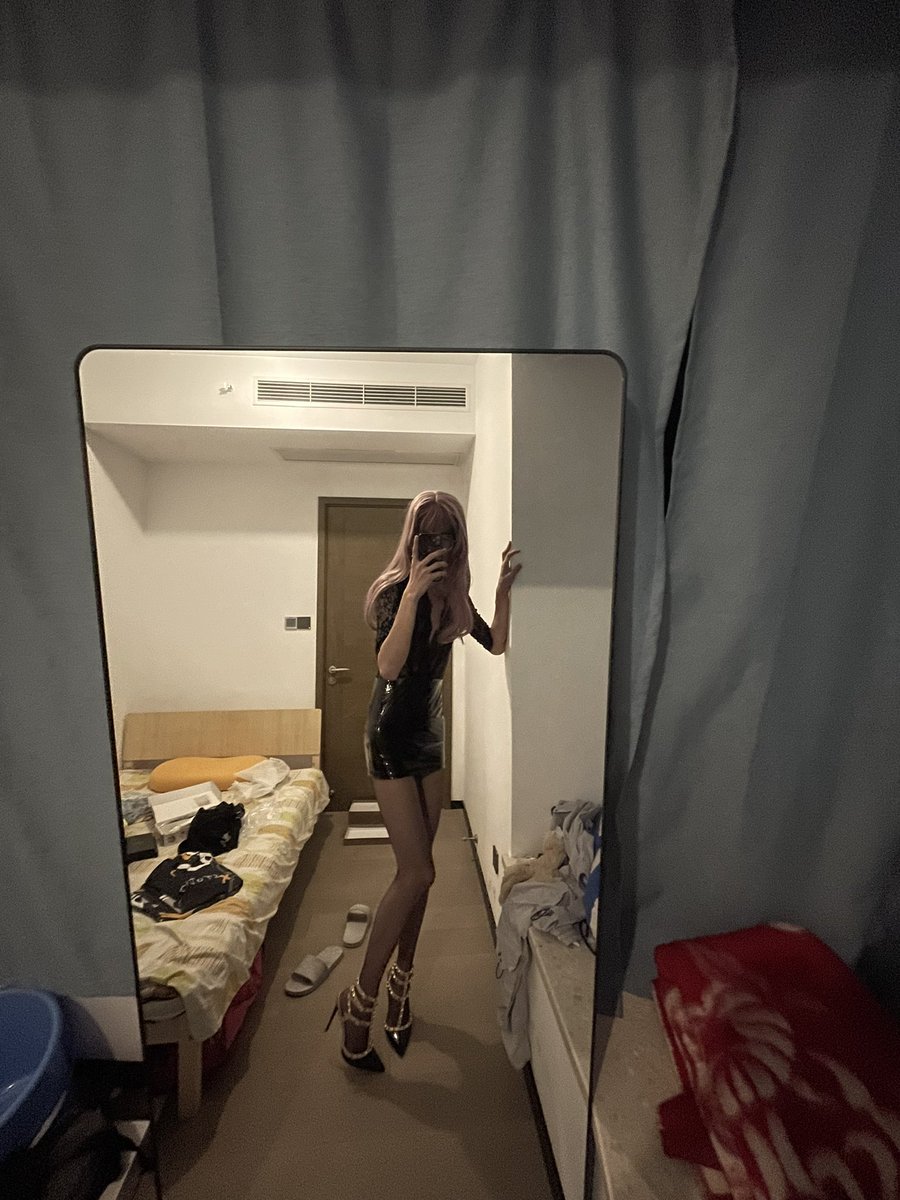黑丝or肉丝？
#女装大佬 #CD #伪娘 #第四爱 #深圳 #女装娘 #丝袜