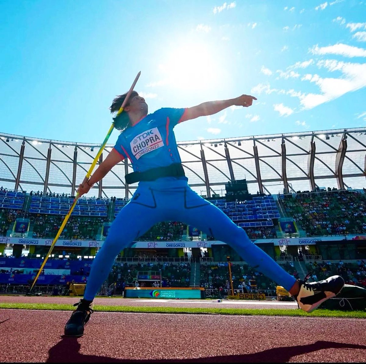Neeraj_chopra1's tweet image. Struggled a bit with the conditions, but extremely happy to win a 🥈medal for India at the #WCHOregon22. Congratulations to Anderson Peters and Jakub Vadlejch on an incredible competition.

Thank you to everyone at home and at Hayward Field for your support. 🇮🇳