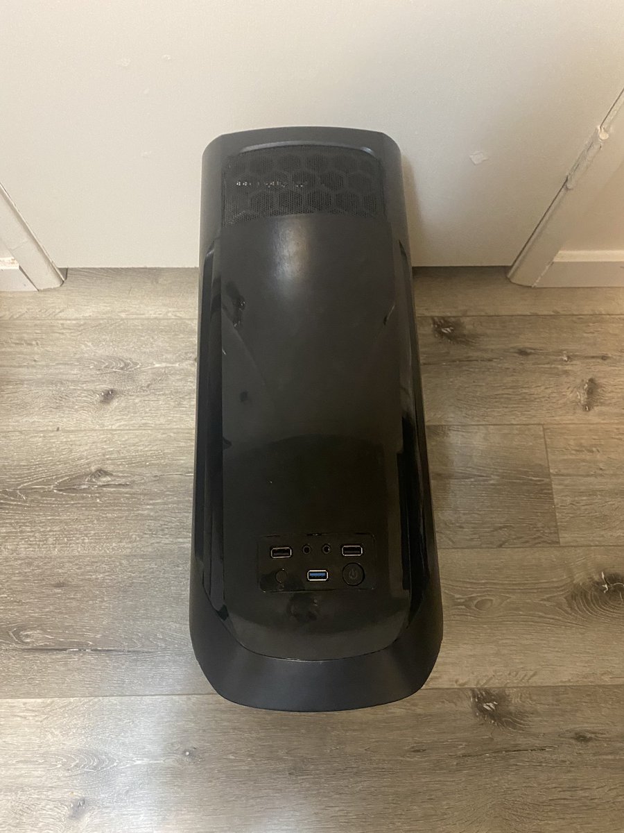 MSFTS_James's tweet photo. PC For Sale!!! 1070 GPU runs great. I got gifted a monster of a pc so I have no use for this anymore! Great gaming pc! https://t.co/P21yXjgMym