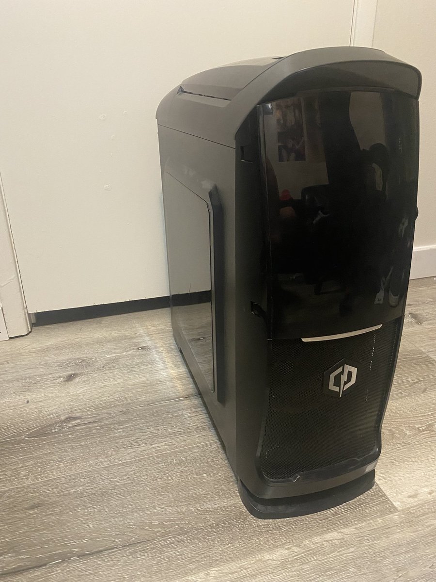 MSFTS_James's tweet photo. PC For Sale!!! 1070 GPU runs great. I got gifted a monster of a pc so I have no use for this anymore! Great gaming pc! https://t.co/P21yXjgMym