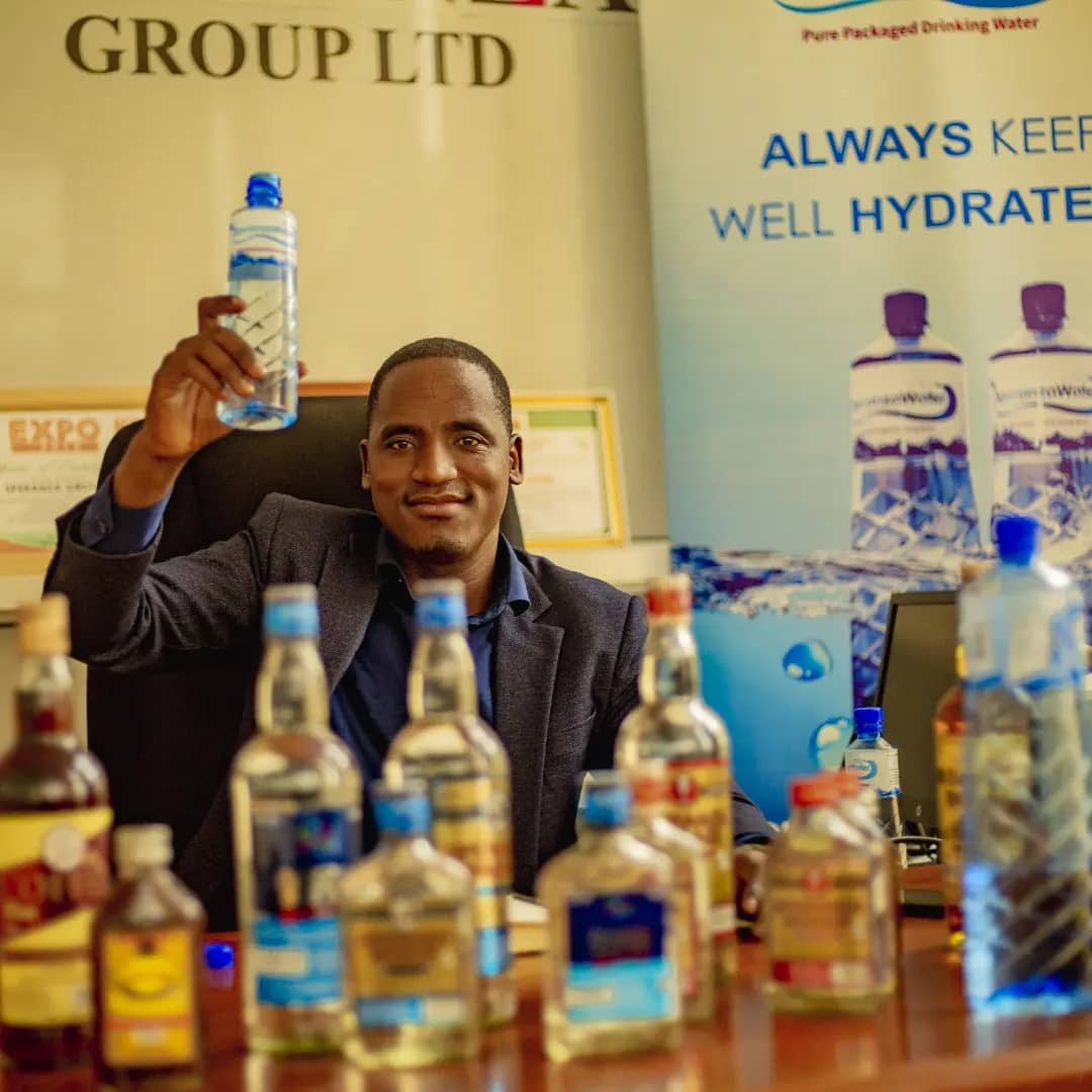 kemnique's tweet photo. It's Monday you can drink #Speranza cg ufite hangover Speranza mineral Water helps. Just  Start your week with your choice🙏 
#DrinkSperanza #DrinkResponsibly #SperanzaSpace https://t.co/XAObLoEzzZ