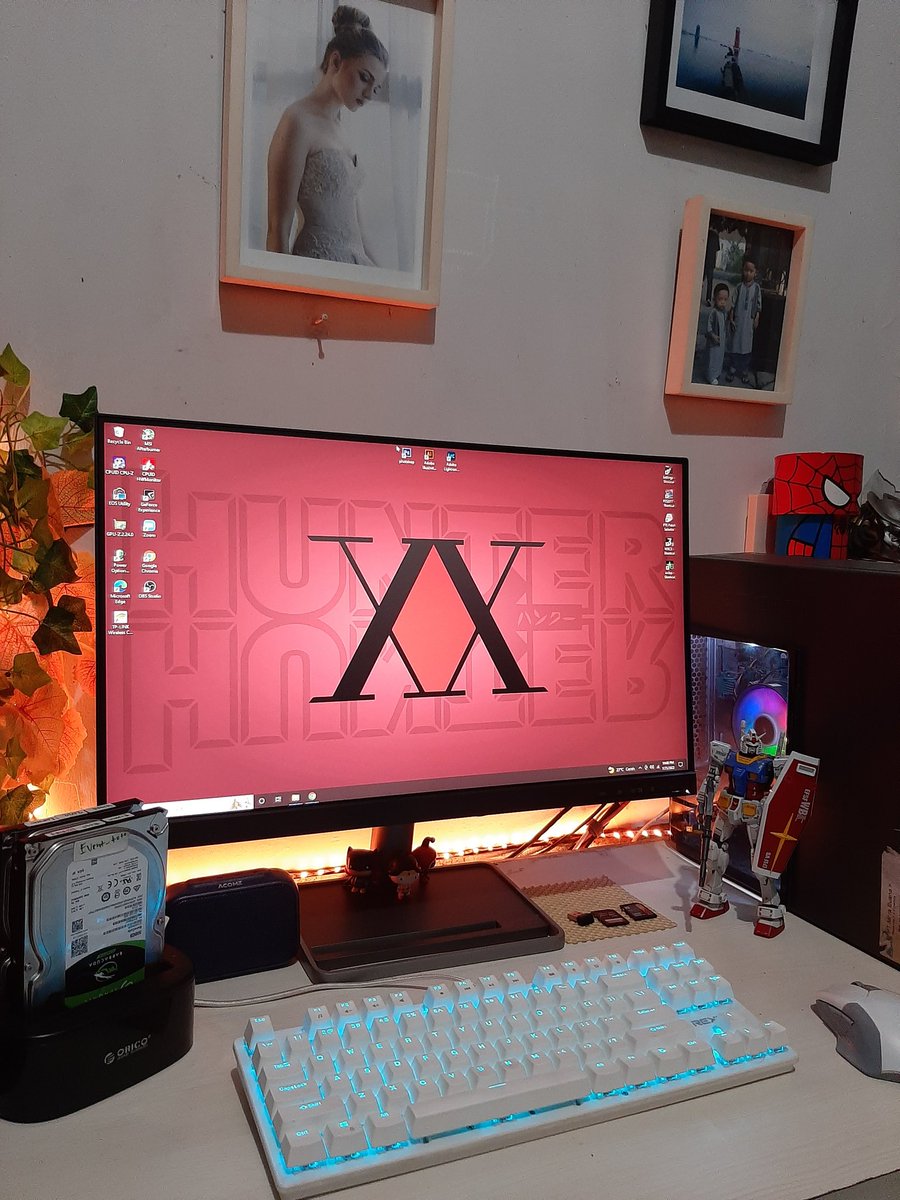 TantraArjunanto's tweet photo. Upgrade terbaru dr Pc Lenovo m73 saya .
Ganti monitor ke yang lebih besar .
Lebih akurat warna nya .
Lenovo L24i-30 yang menurut banyak orang monitor bujed lumayan akurat .
Walaupun hampir akurat saya ttp memutuskan dikalibrasi ulang kembali . 
#rakitpc https://t.co/YpeNDsD0WF