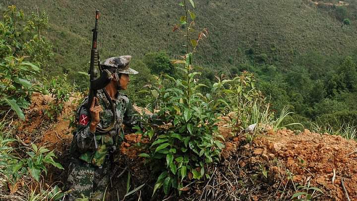 MaingANyam, a 3-yr-old child, was wounded in head by junta's artillery shelling during battle bet: junta troops &amp; KIA near Mannaung vlg in foothills of LweSamSik Mt in Kutkai tsp,northern Shan State. #2022July25Coup #WhatsHappeningInMyanmar